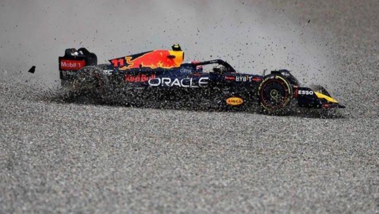Checo Pérez abandona el Gran Premio de Austria tras choque