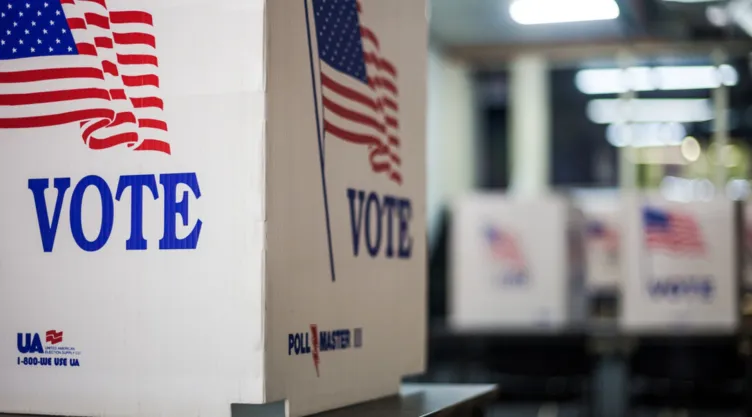 Una urna para votar en un colegio electoral en Estados Unidos.