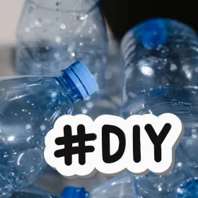No tires las botellas de plástico, son un tesoro: cómo reutilizarlas para crear un bonito organizador para tu cocina