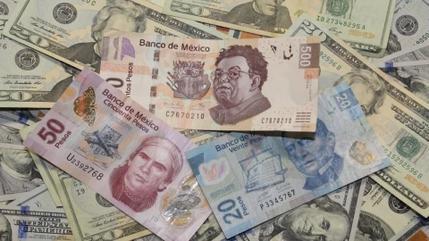 Dólar y peso mexicano