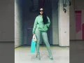 Rihanna de verde.jpg