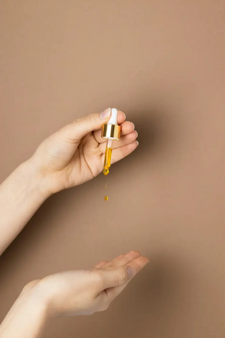 Las pieles grasas sí pueden usar aceites faciales si eligen la fórmula adecuada.