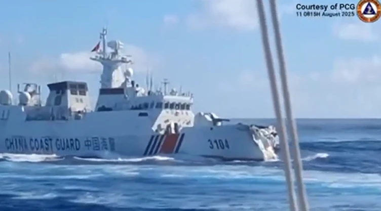 Choque entre un buque de guerra chino y una nave de la Guardia Costera de China en el Mar de China Meridional genera tensiones diplomáticas.