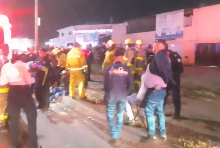 Vehículo cargado con pirotecnia explota y deja múltiples heridos en Bulevar Aristóteles, en León, hoy jueves 11 de diciembre.jpg