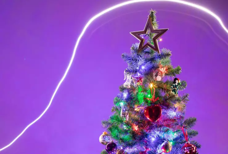 Si vas a usar luces navideñas es importante tener en cuenta algunas recomendaciones para no tener accidentes u otros problemas.