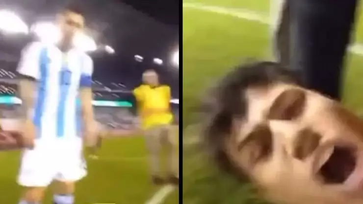 Espontáneo invade la cancha para abrazar a Messi y grabar el momento