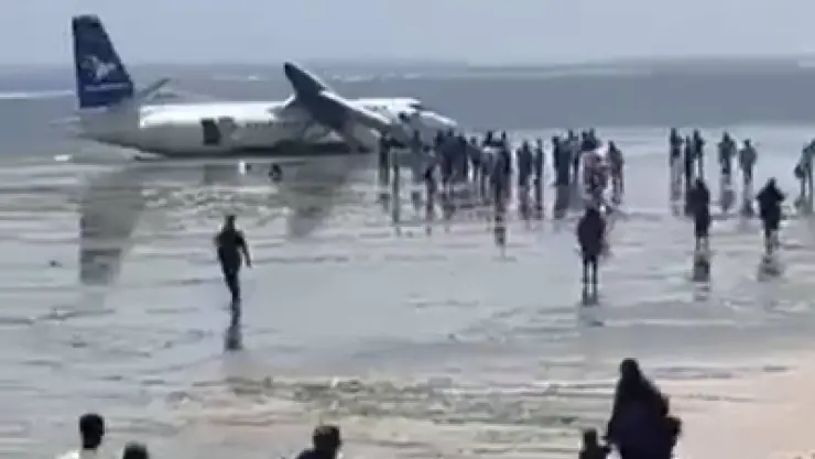 Avión aterriza de emergencia