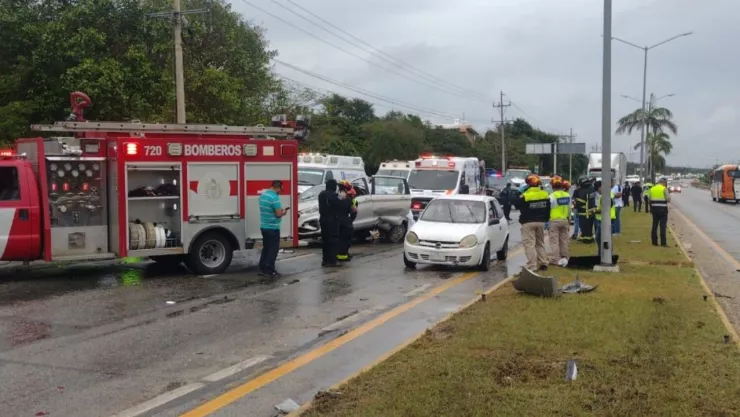 Accidente Playa del Carmen hacia Tulum deja muertos