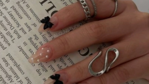 diseños de uñas con moños