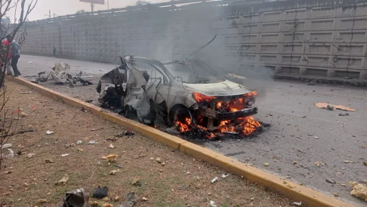Auto explota en Lerma.