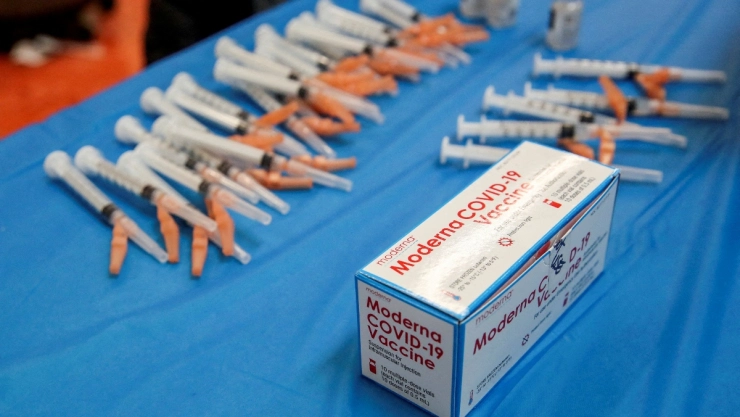 vacuna moderna bebes de seis meses 5 años