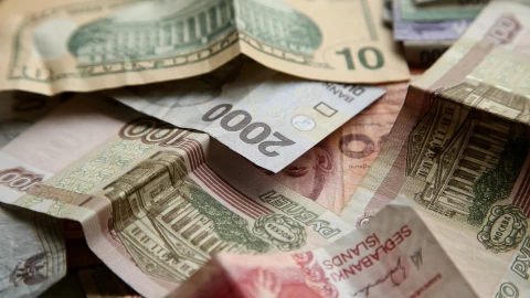 No tires los billetes  viejos