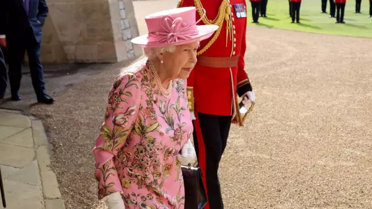 reina isabel ll reglas