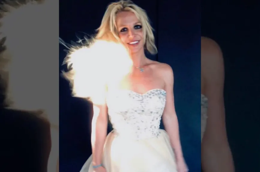 Britney vestido blanco.jpg