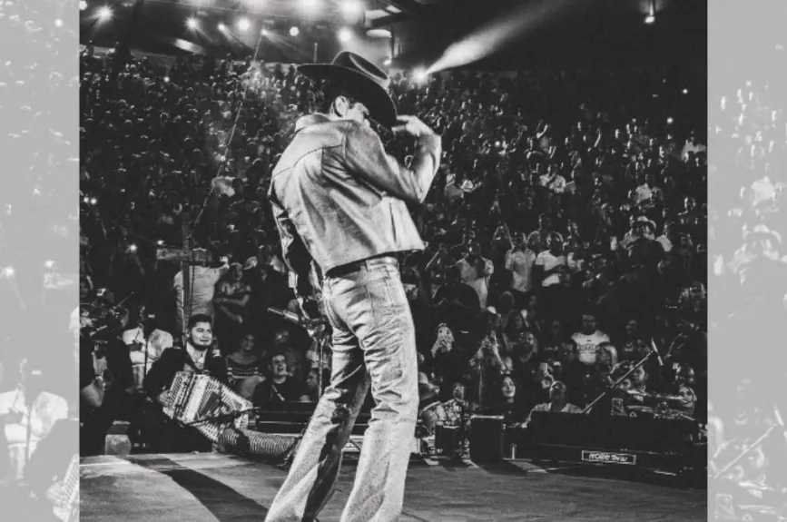 Christian Nodal (3).jpg