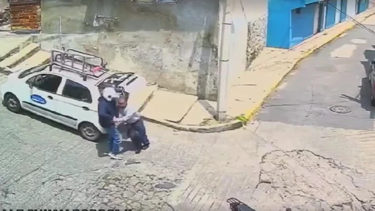 Video_Trabajador_resiste_asalto_balazo_Naucalpan