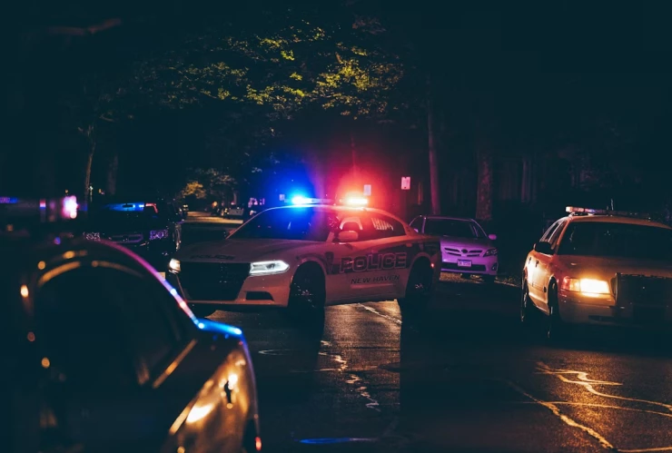 Hallan cadáver encobijado en el Bulevar 2000