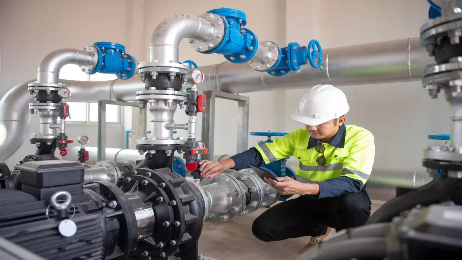 Engineering,,Water,Pressure,Adjustment,,Industry,,Workers,,Water,Treatment,Station