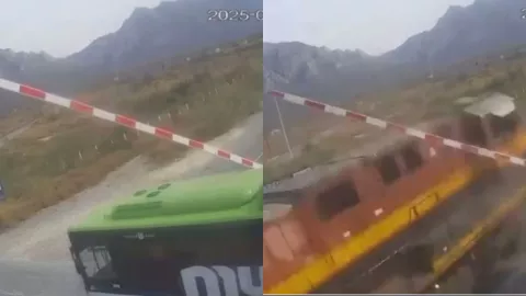 VIDEO | ¡FUERTES IMÁGENES! Tren impacta contra un autobús de pasajeros