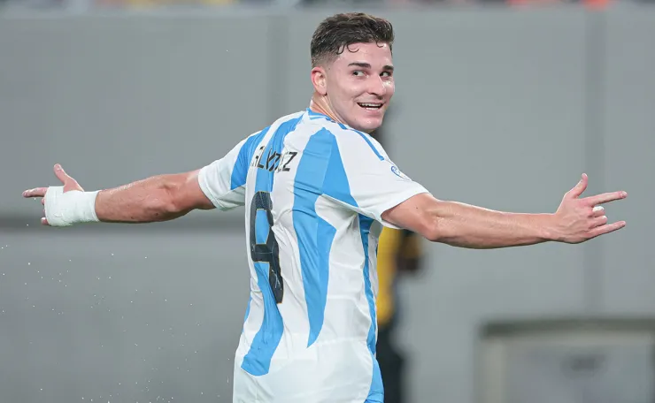 Julián Álvarez con la selección de Argentina