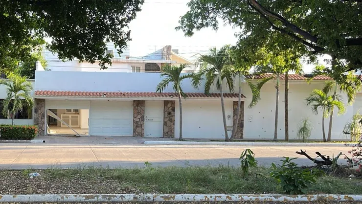 Atacan a balazos una vivienda en Las Quintas, Culiacán