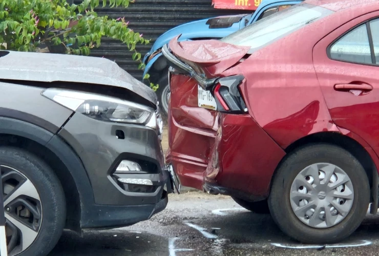 Reportan CARAMBOLA en la colonia Leandro Valle tras ingreso del Frente Frío No. 30 a Yucatán