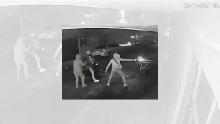 Edomex Captan en VIDEO violento asalto en Valle de Chalco; sueltan balazos a jóvenes