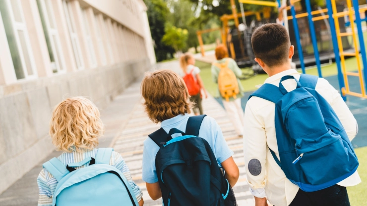 Hallaron esto en la mochila de un niño en una escuela en California.