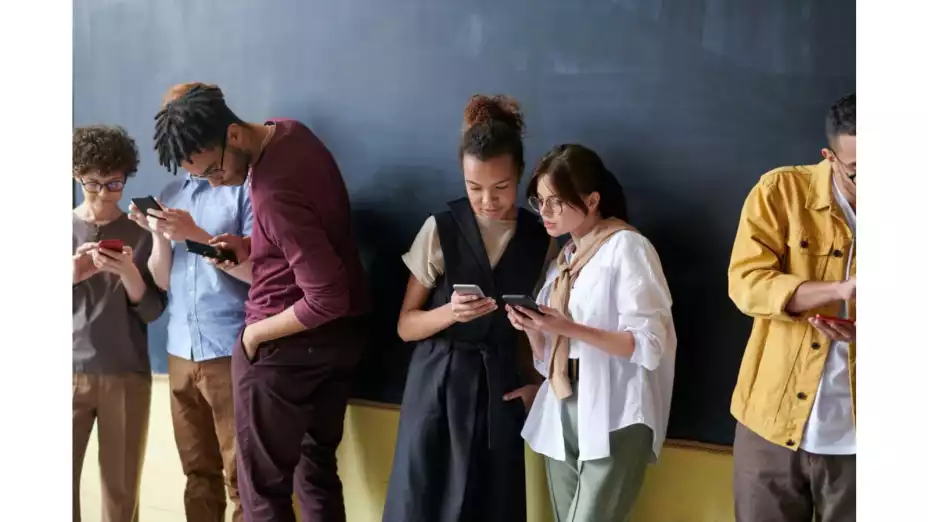 Chicos en redes sociales.jpeg