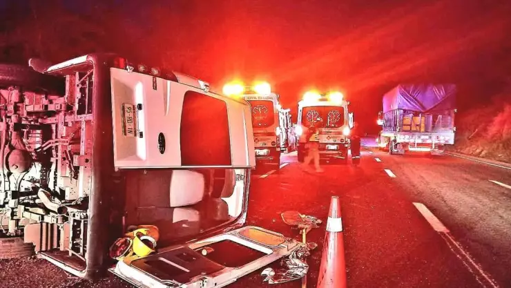 Accidente en autopista Guadalajara-Colima deja 16 heridos