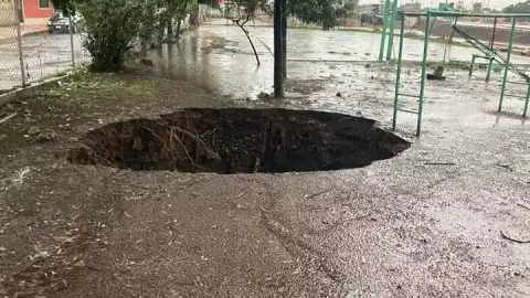 Al menos tres socavones se abrieran en colonias del municipio de Ecatepec.