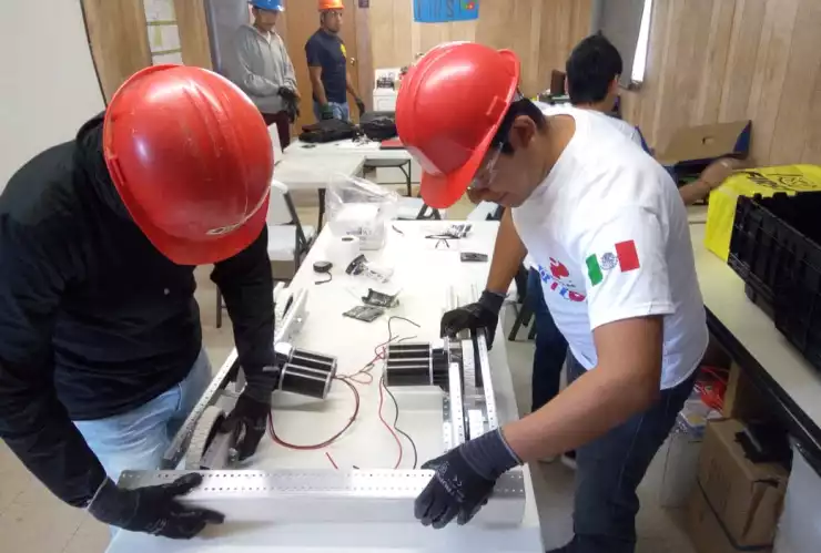 Zapotecas integran equipo de robótica