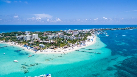 Playa Norte en Isla Mujeres es una de las mejores playas para visitar en pareja