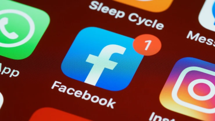 caida WhatsApp Instagram Facebook.jpg