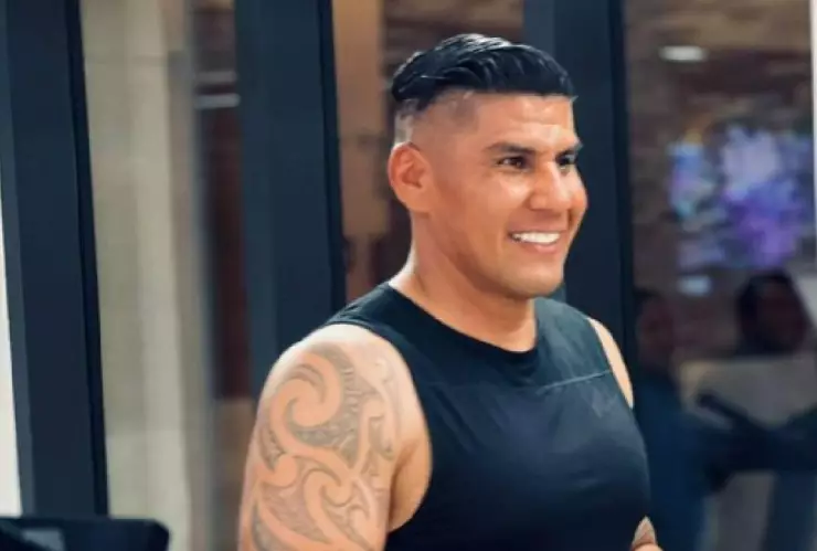 Exesposa de Carlos Salcido lo acusa de deber 500 mil pesos de manutención