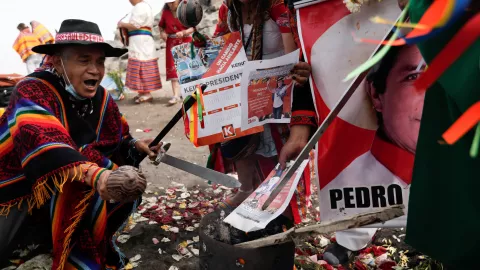 En Perú chamanes predicen elección presidencial.