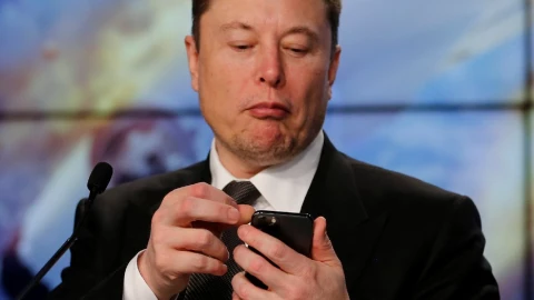 elon musk telefono