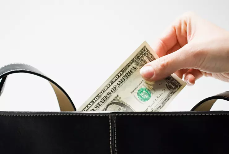 Este es el límite de dinero con el que puedes viajar a Estados Unidos en 2025