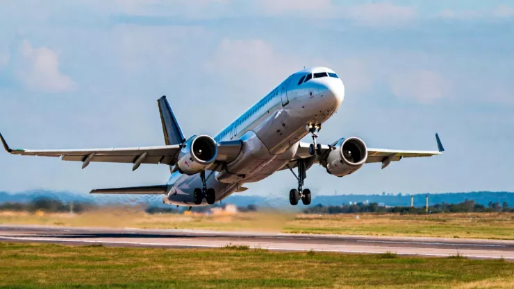 ¡EN RIESGO 2 vuelos nacionales y otro al extranjero! Estado del Aeropuerto Internacional del Bajío hoy 27 de febrero EN VIVO.jpg