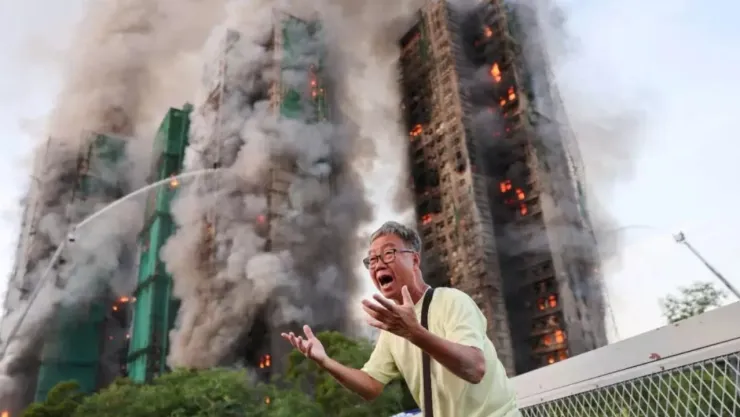 Incendio arrasa complejo habitacional en Hong Kong y deja 36 muertos.jpg