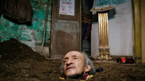 abuelito enterrado en colombia huelga de hambre.jpg
