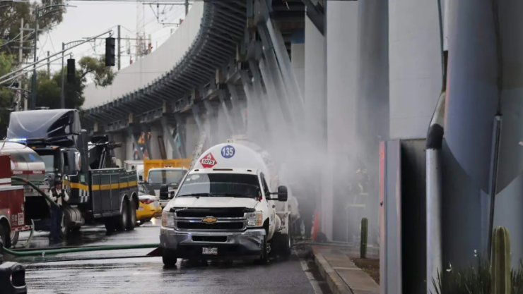 Una pipa de gas chocó en Tláhuac.