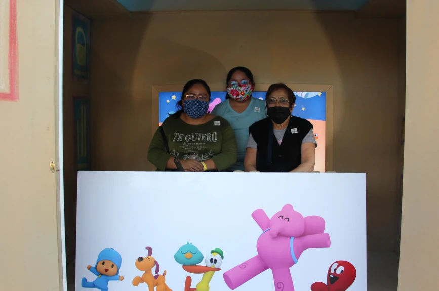 Pocoyo y sus amigos en el gran contenedor del #JuguetónAzteca