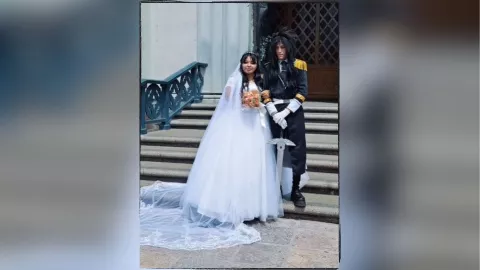 En la imagen, la viral boda de dos chicos que tuvieron una boda temática de “Los Caballeros del Zodiaco” en una iglesia en León.