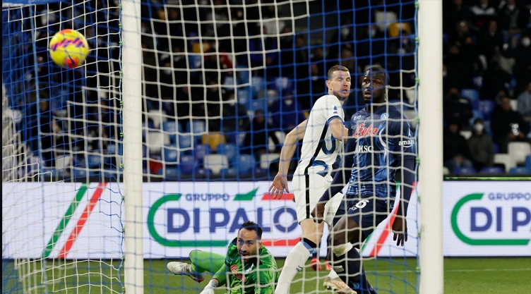 Edin Dzeko salva al Inter de la derrota