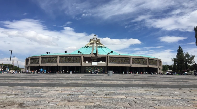 Basílica de Guadalupe conocido como el templo mayor ubicado en el Cerro del Tepeyac