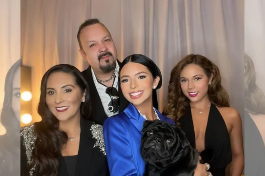 Pepe Aguilar y Ángela Aguilar.jpg
