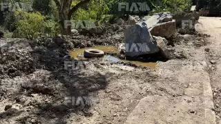 A un mes de la tragedia, escuela en Pahuatlán sigue sepultada entre lodo y piedras