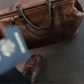 pasaporte-por-que-esta-prohibido-sonreir.jpg