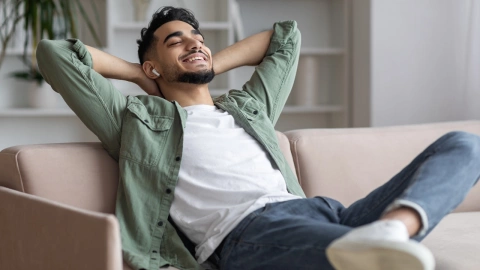 La marca de audífonos baratos que es igual de buena que los Airpods, según Profeco